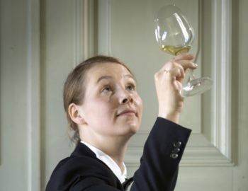 Ravintolapäällikkö, sommelier Saara Alander