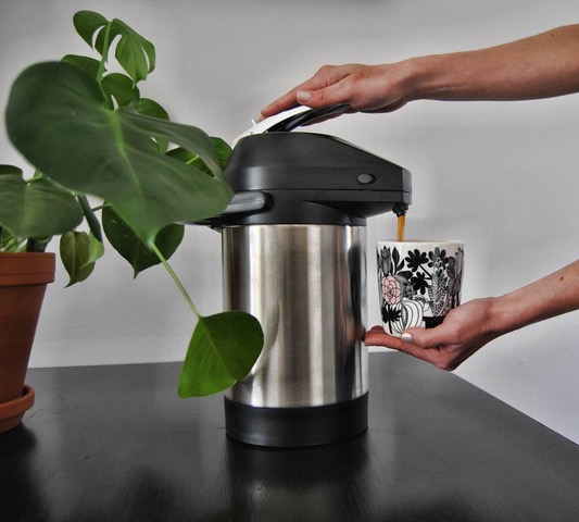 Termoksessa kahvi ei kuumene uuttamisen jälkeen eikä altistu niin paljon hapelle.